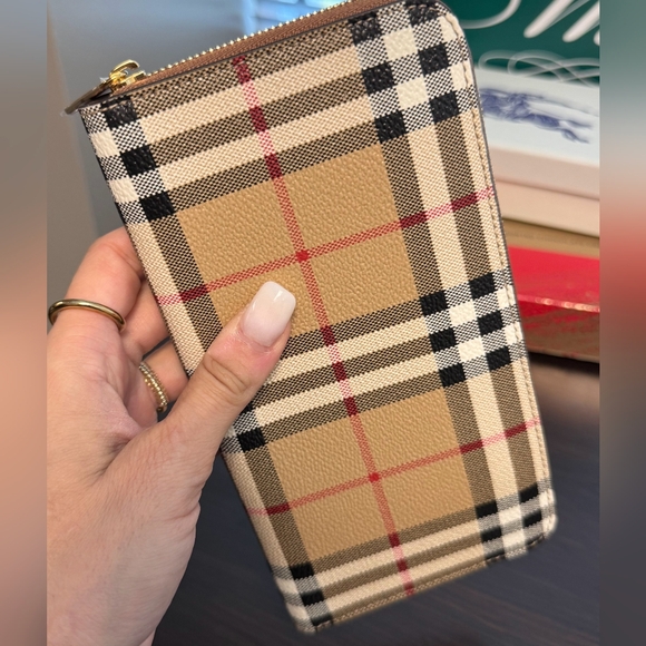Burberry check zip wallet - Picture 2 of 9